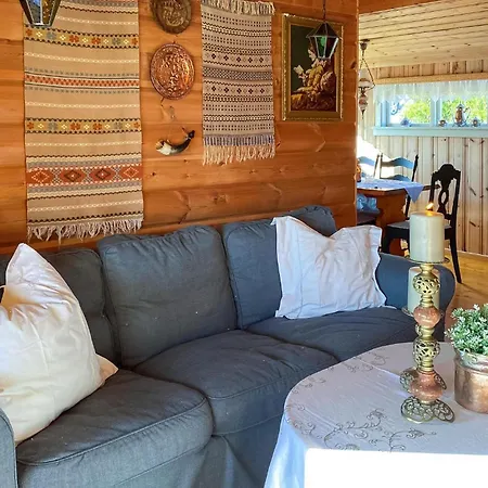 Semesterbostad 2 Bedroom Cozy In