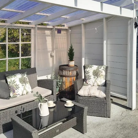 2 Bedroom Cozy In